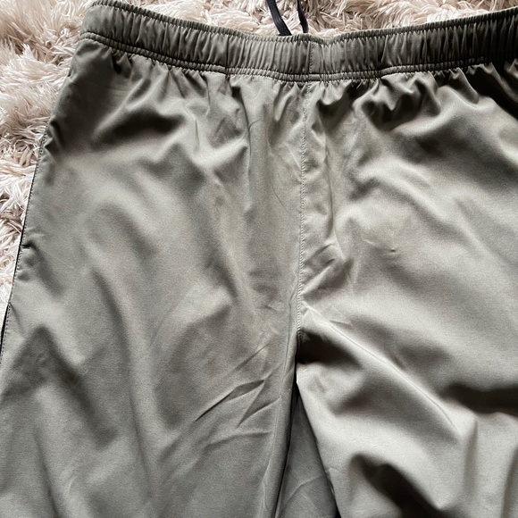 Old Navy Men's Joggers Size L Color Olive green with black stripes on both sides - Picture 9 of 9